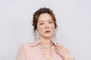 Lý Nhã Kỳ khoe váy hồng gợi cảm sự kiện